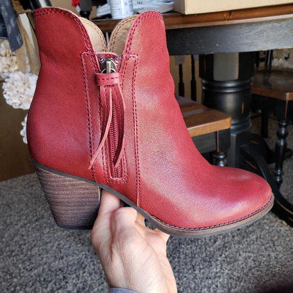 New! Frye & Co Allister Zip Bootie Cherry size 6 - Picture 2 of 15